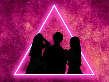Selling: Love triangle situationship ❤️❤️❤️