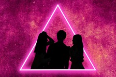 Selling: Love triangle situationship ❤️❤️❤️