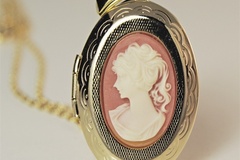 Buy Now: 66--Lg. Vintage Cameo Locket on 18" open link chain--$1.49 ea!