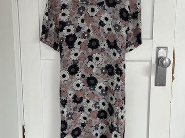 Selling: 100% silk floral summer dress with tie 