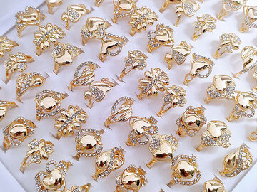 Bulk Lots: 100PC Fashionable golden rhinestone love ring for women