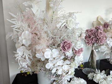 Selling: Flower arrangements and bouquets 