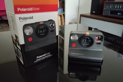 Myydään (Yksityinen): Polaroidkamera + kuvapohjia