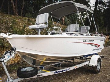 BareBoat Rental: Self Drive Sight Seeing or Fish Lake Eildon