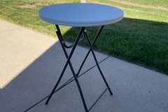 Renting out with online payment: Bar Tables (Set of 3)