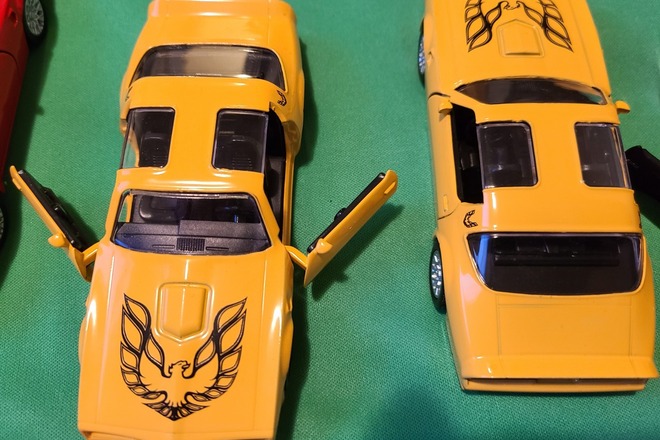 LION DIE CAST COLLECTIBLE CARS Lot of 30