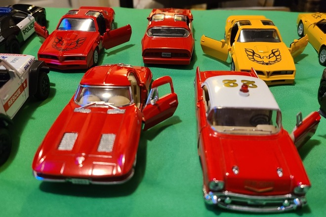 LION DIE CAST COLLECTIBLE CARS Lot of 30