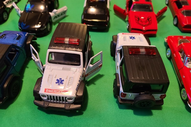 LION DIE CAST COLLECTIBLE CARS Lot of 30