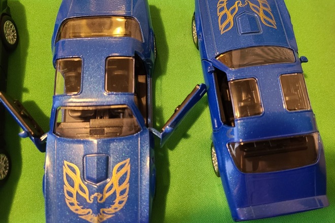 LION DIE CAST COLLECTIBLE CARS Lot of 30