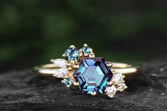 Comprar ahora: 50PCS Fashionable Six Claw Prismatic Zirconia Ring