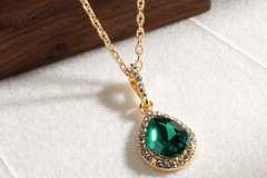 Buy Now: 50PCS Temperamental Emerald Crystal Pendant Necklace