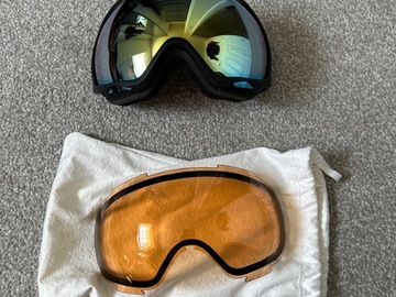 Winter sports: Anon ski goggles plus interchangeable low light lense
