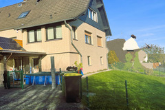 property to swap: Freistehendes MFH mit grossen Garten 