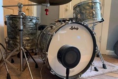 Selling with online payment: Ludwig Black Diamond Pearl Maple 3-piece Super Classic Kit