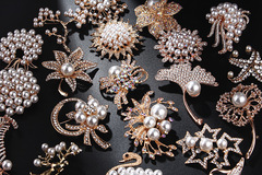 Buy Now: 50pcs fashion imitation pearl rhinestone brooch corsage
