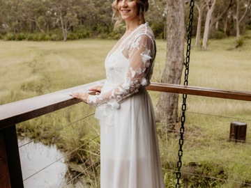 Selling: Le Rose Bridal robe & slip