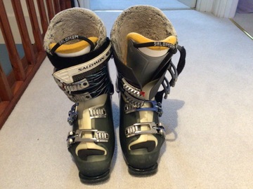 Winter sports: Ski boots by Salomon 