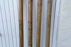 Te koop : 4 piquets en bois 