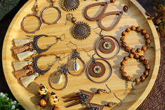 Comprar ahora: 60 pairs of vintage wooden beads hand-woven hollow wood earrings