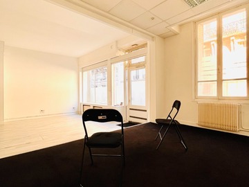 location par demi journée (4h): Salle de 50 m2 en plein coeur de Montmartre