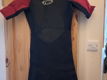 Hiring Out (per day): The Wetsuit Factory (TWF) Women's Size 16 Short Wetsuit (Shortie)