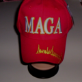 Comprar ahora: "18 "MAGA" Puff Embroidered Red Hats w/Gold Trump Signature