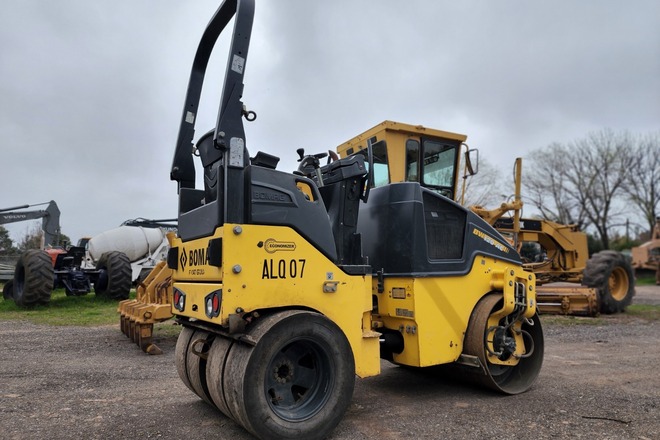 Rodillo Combinado Liso y Neumatico Bomag BW120