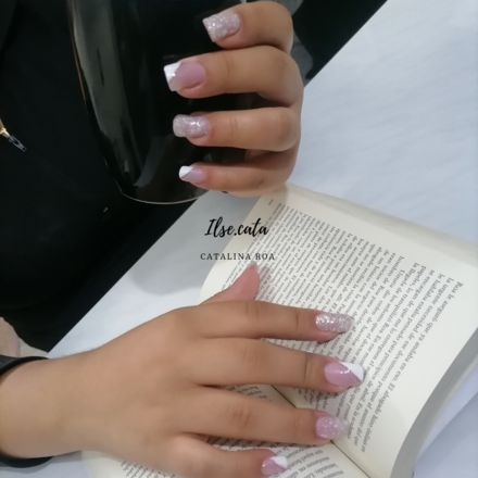Servicio de manicura y pedicure