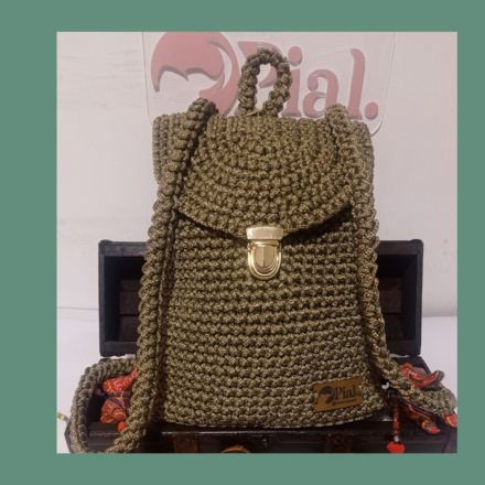 Bolsos y demás accesorios tejidos a mano en técnicas crochet y ma