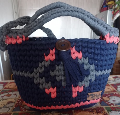 Bolsos y demás accesorios tejidos a mano en técnicas crochet y ma