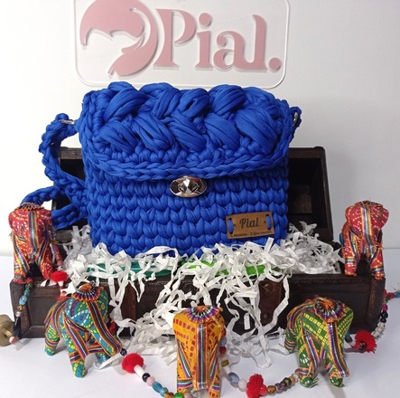 Bolsos y demás accesorios tejidos a mano en técnicas crochet y ma