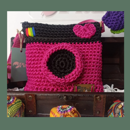 Bolsos y demás accesorios tejidos a mano en técnicas crochet y ma