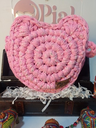 Bolsos y demás accesorios tejidos a mano en técnicas crochet y ma