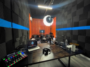 Rent Podcast Studio: Audio and Video Podcast Studio