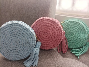 Productos: Bolsos, accesorios a mano a crochet 