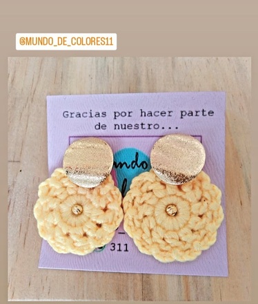Aretes tejidos