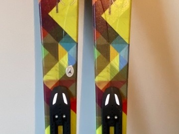 General outdoor: Atomic Affinity Storm Skis