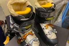 General outdoor: Salomon Womens Irony 7 Ski Boots