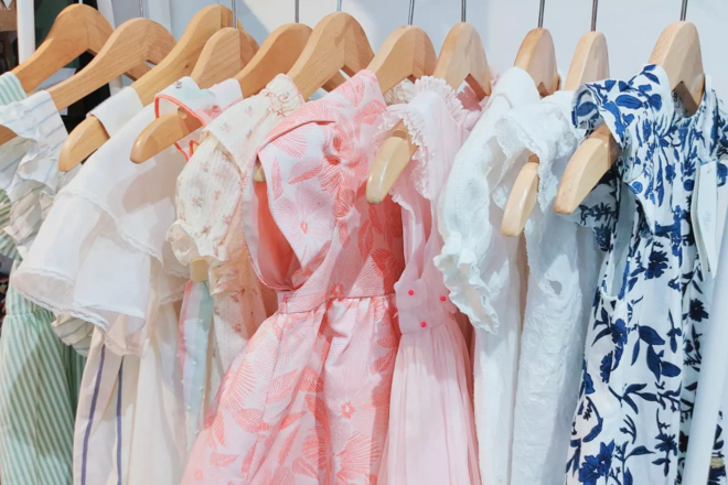 Vêtements, accessoires jouet de seconde main