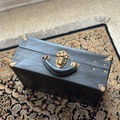 Selling with online payment: Vintage Small Wooden Carrying Case