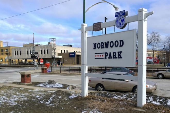 Chicago IL, Norwood Park Parking Spots Near Train Station