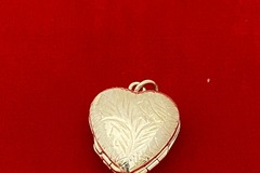 Comprar ahora: 1 pcs- Sterling Silver 4 in 1 heart Locket - 3/4" x 3/4" $19.99