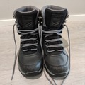 Myydään: Female Halti Winter shoes - 37