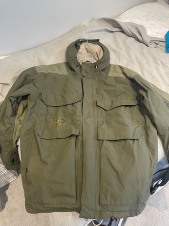 Shop secondhand outdoor activity, ski and snowboard clothing
