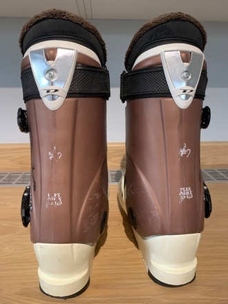 Shop secondhand outdoor activity ski and snowboard clothing and gear