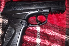 Selling: .177 14 mm phantom pistol with 38 CO2 cartridges 