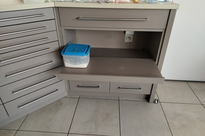 Praktijkkasten in rustgevend bruin en houtlook 