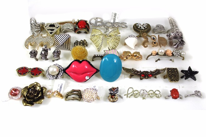 (1,047 Piece) Stylish Rings For Women - Fashion Jewelry Lot