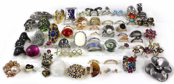 (1,047 Piece) Stylish Rings For Women - Fashion Jewelry Lot