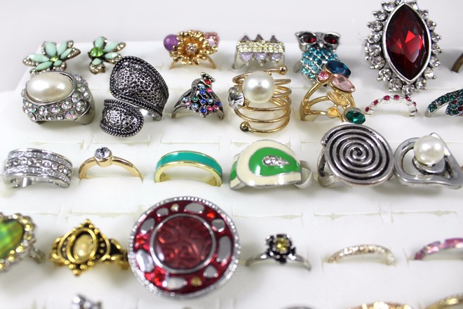 (1,047 Piece) Stylish Rings For Women - Fashion Jewelry Lot